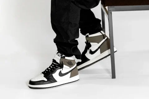 Nike Air Jordan 1 Retro High Sneakers Mokka
