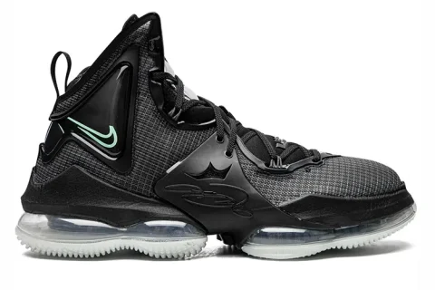 Nike LeBron 19 Sneakers Zwart
