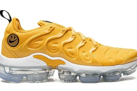Nike Air Vapormax Plus Go The Extra Smile Sneakers