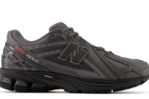 New Balance 1906R "Castlerock black metallic silver metallic" Schoenen