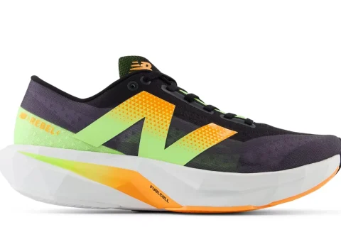 New Balance FuelCell Rebel v4 "Black graphite white peach" Heren schoenen