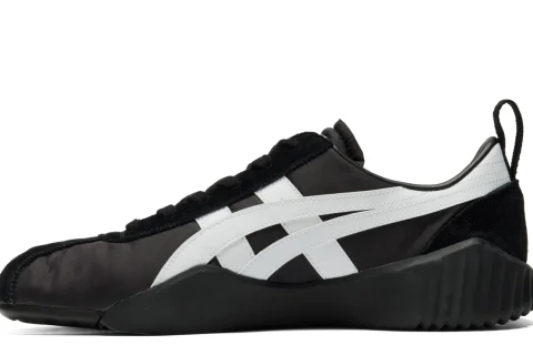 Onitsuka Tiger Acromount "BLACK WHITE" Schoenen